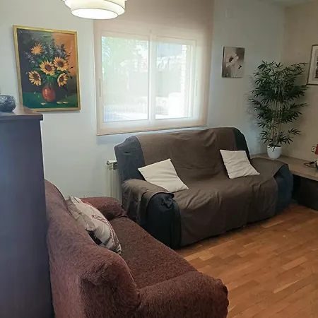 Casa Con Jardin Y Piscina Privada. Vakantiehuis *