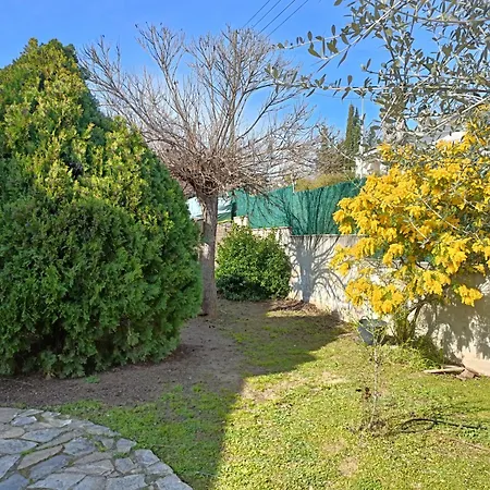 Casa Con Jardin Y Piscina Privada.