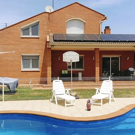 Casa de Férias Casa Con Jardin Y Piscina Privada.
