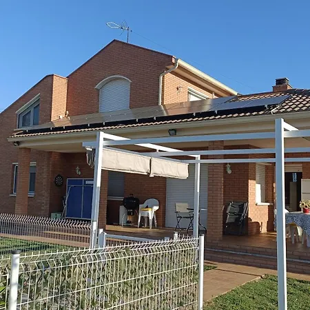 Casa de vacances Casa Con Jardin Y Piscina Privada. *
