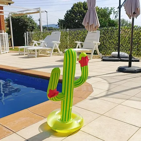 Casa Con Jardin Y Piscina Privada. Casa de Férias Santa Eulalia de Ronsaná