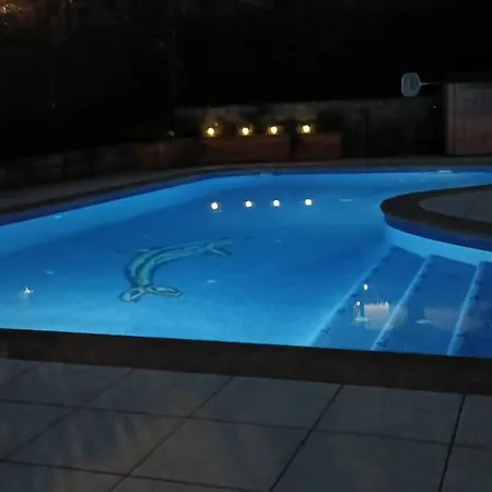 Casa Con Jardin Y Piscina Privada. Casa de Férias *