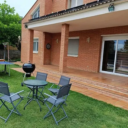 Casa Con Jardin Y Piscina Privada. *