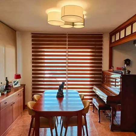 Casa Con Jardin Y Piscina Privada. Casa de Férias Santa Eulalia de Ronsaná