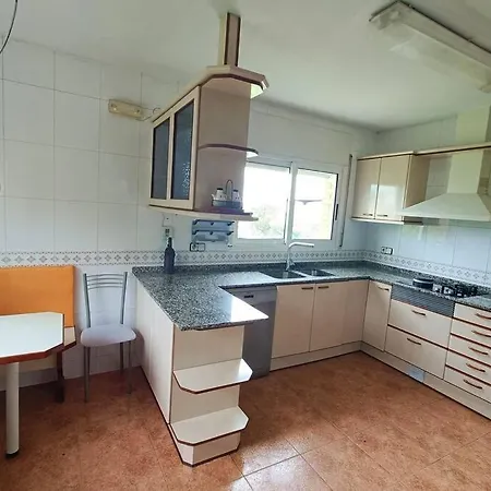 Casa Con Jardin Y Piscina Privada. *