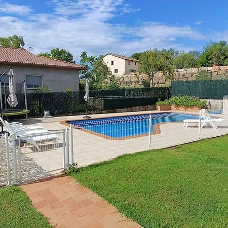 Casa Con Jardin Y Piscina Privada. *