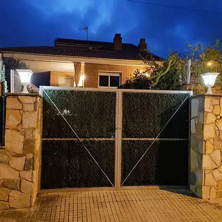 Casa Con Jardin Y Piscina Privada. *