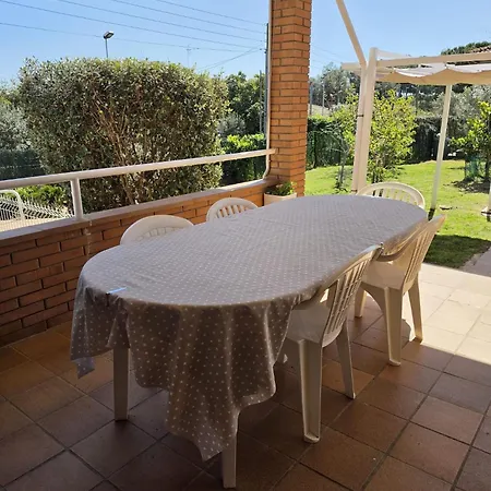 Casa Con Jardin Y Piscina Privada.
