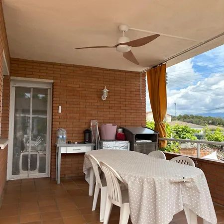 Casa Con Jardin Y Piscina Privada. Vakantiehuis *